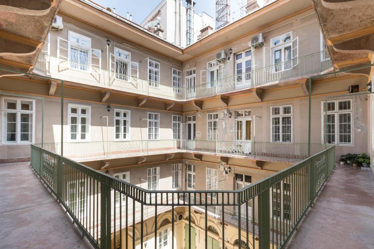 Leda'S Apartment Next To The Danube And Fashion Street Budapest Exteriör bild